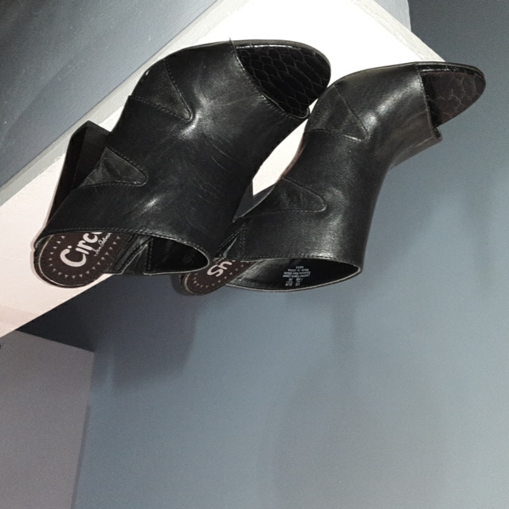 Circus SE NAYA heels 7.5M